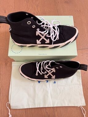 Off-White Men's Mid Top Vulcanized Canvas Sneakers, Size 11 US - 44 EU